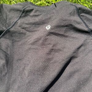 Long sleeve black lululemon tee